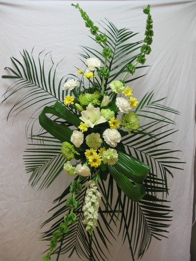 gerbe fleurs mortuaire funéraire - FN1308 135$ CAN